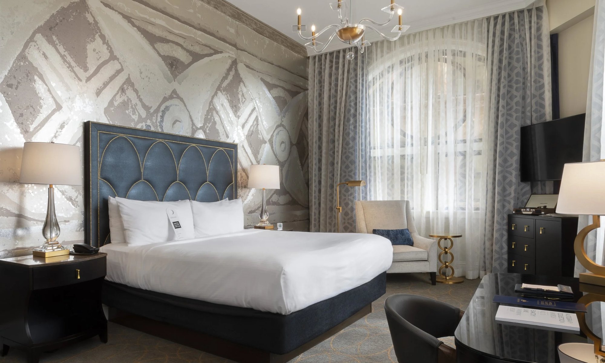 Hotel Saint Louis guest room